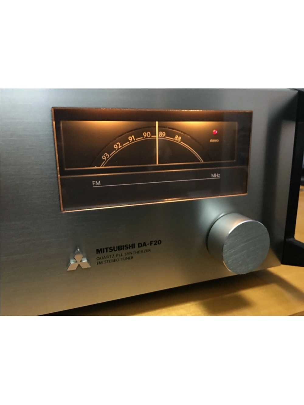 Mitsubishi DA-F20 Silver FM Stereo Tuner